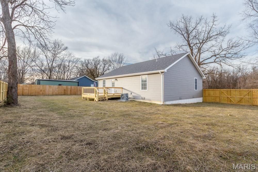 880 East Street. Lebanon, MO 65536