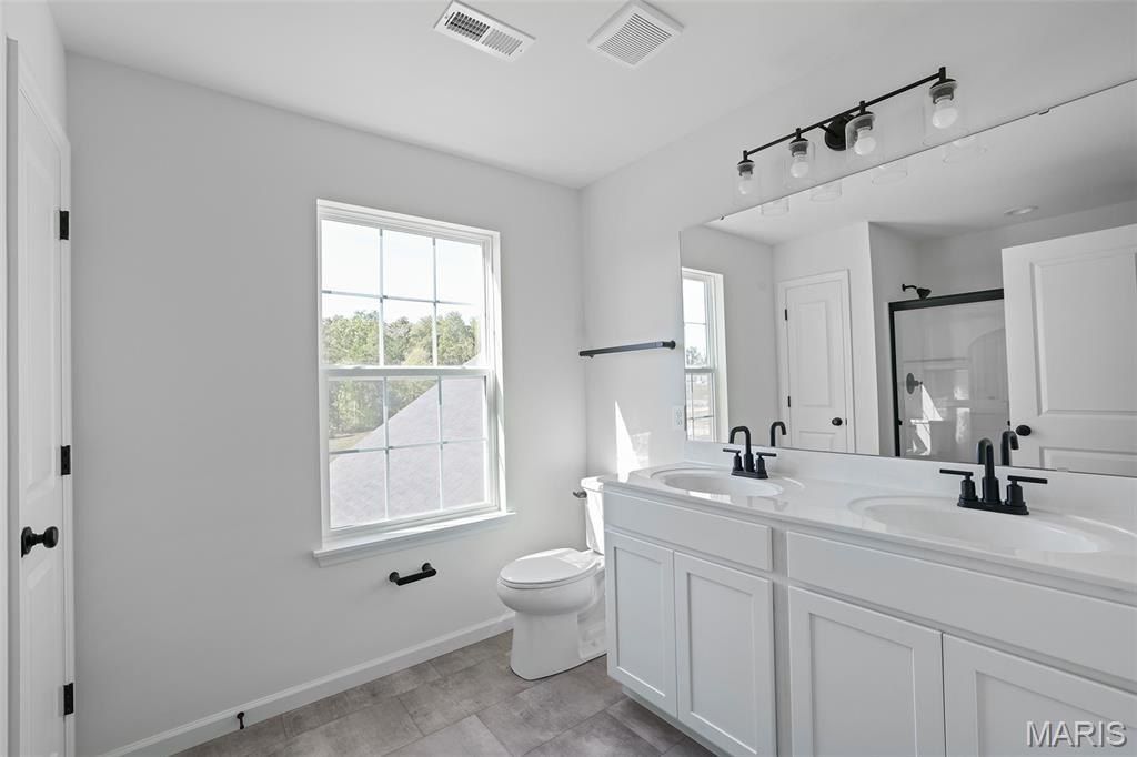 216 Noser Drive. Florissant, MO 63031