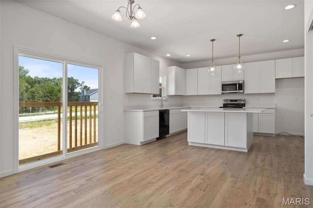 223 Windmill View Drive. Wentzville, MO 63385