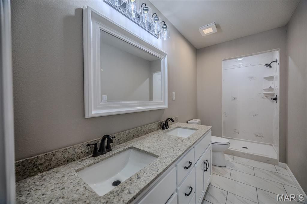 1100 Daytona Drive. Lebanon, MO 65536