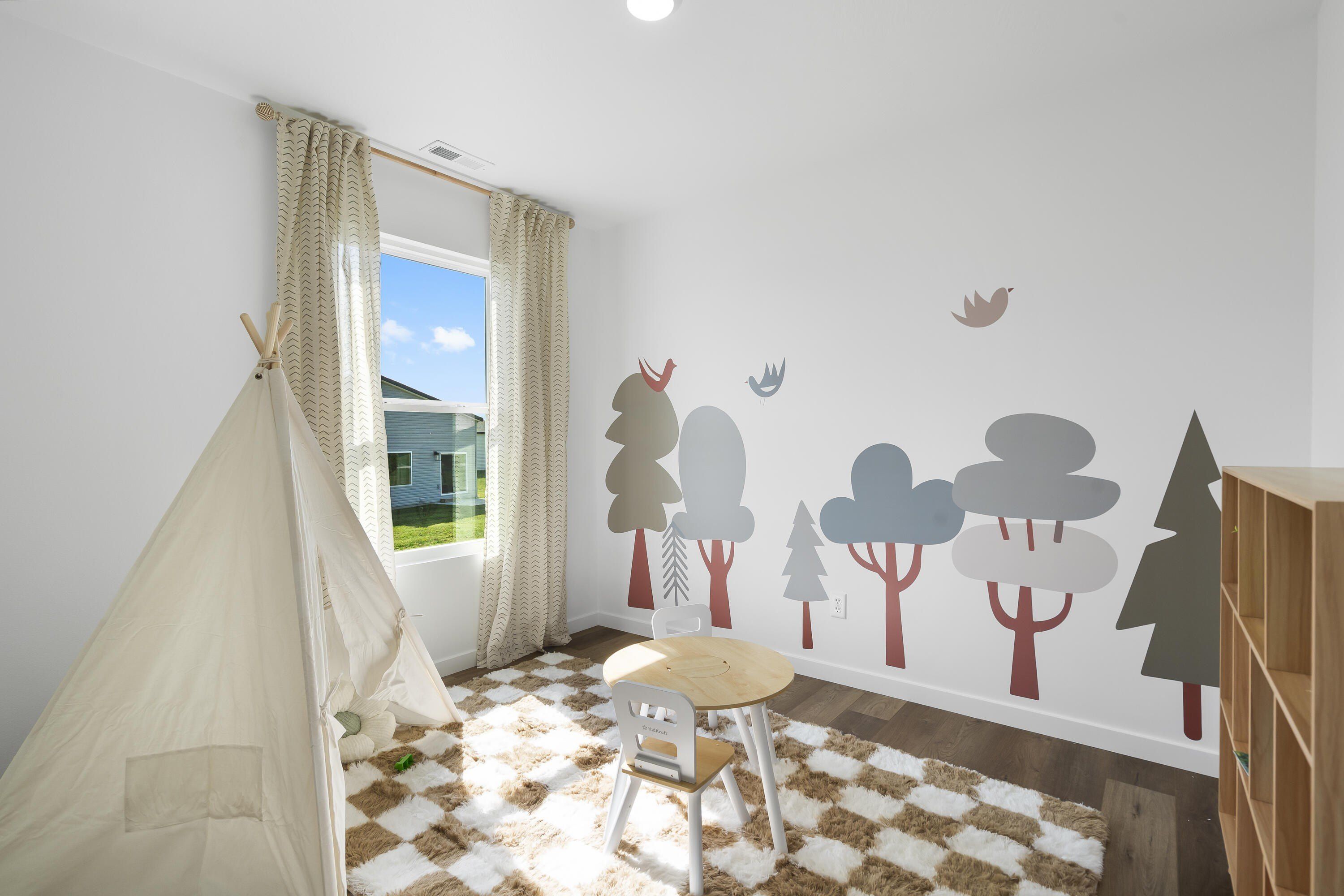 1758 N Boxwood Drive. Brookline, MO 65619