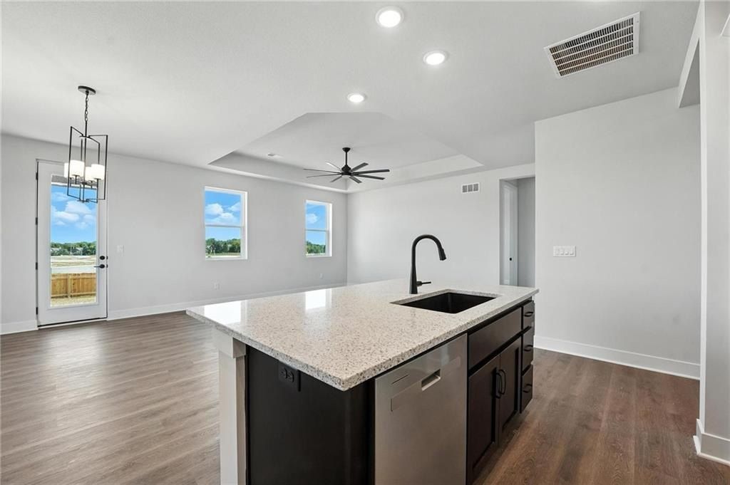 1705 Nw 105Th Terrace. Kansas City, MO 64155