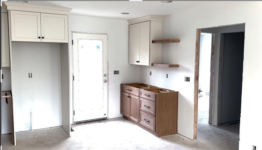 626 Nw Village Drive. Lees Summit, MO 64063