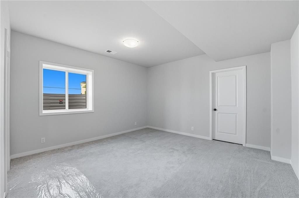 2127 Nw Killarney Lane. Lees Summit, MO 64081