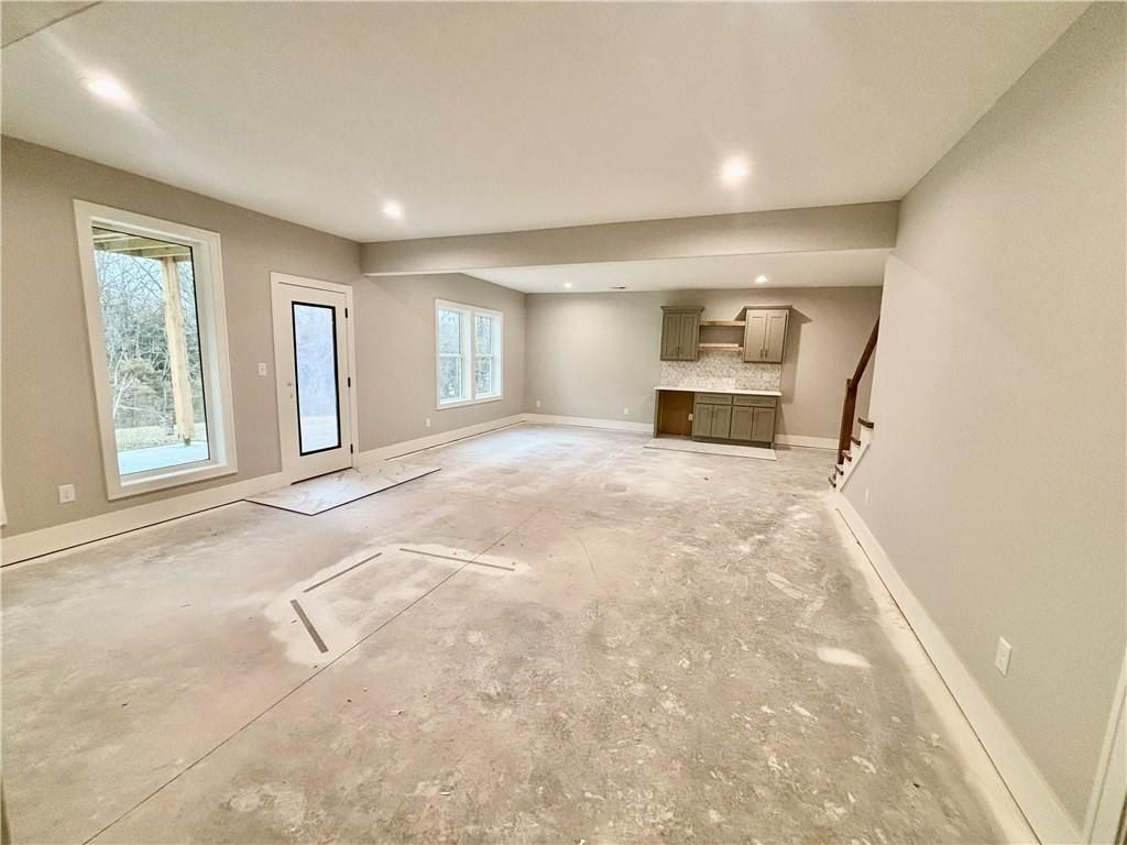 1206 Nw 5Th Street. Oak Grove, MO 64075