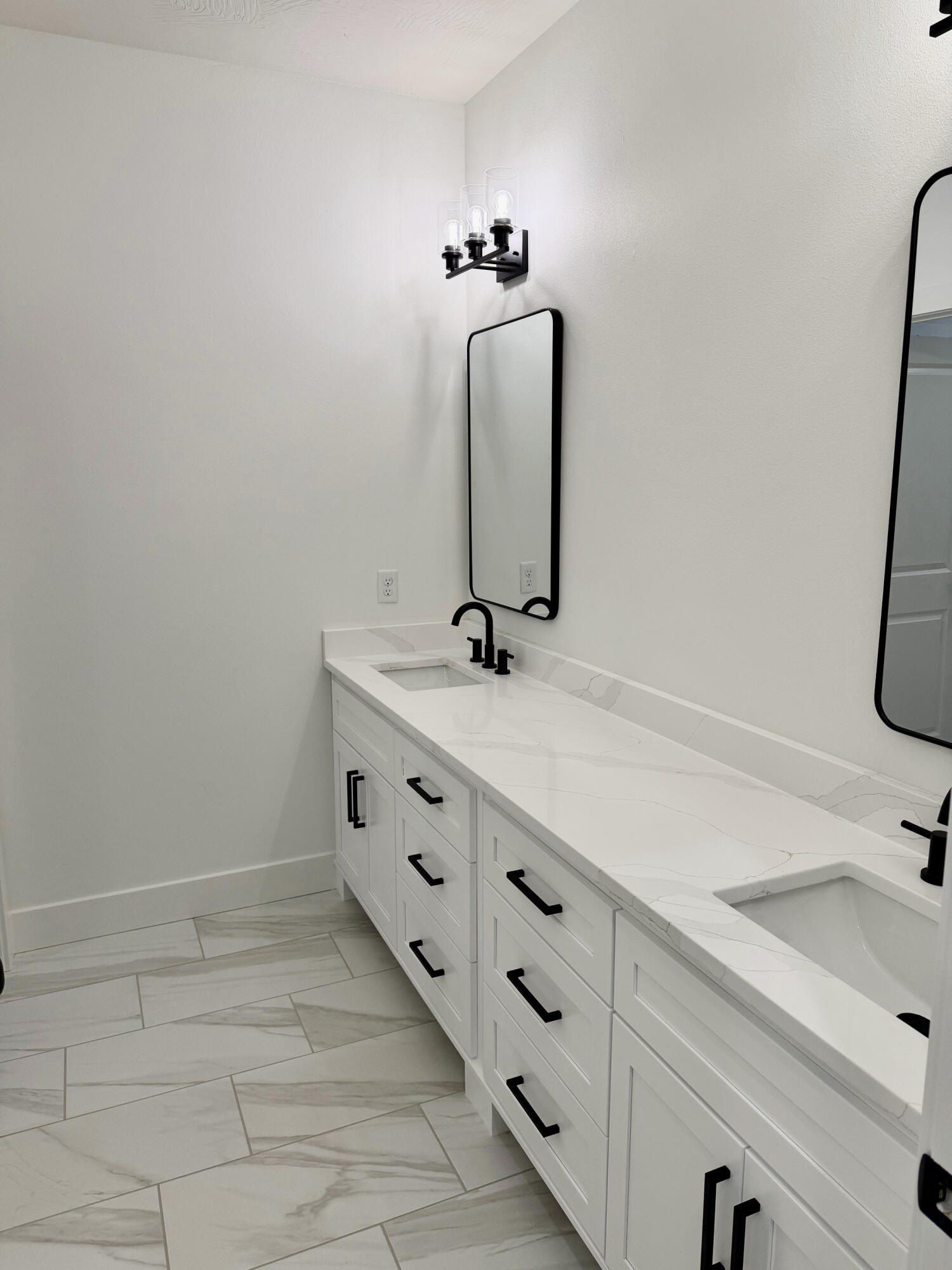 3921 E Woodhue Street. Springfield, MO 65802