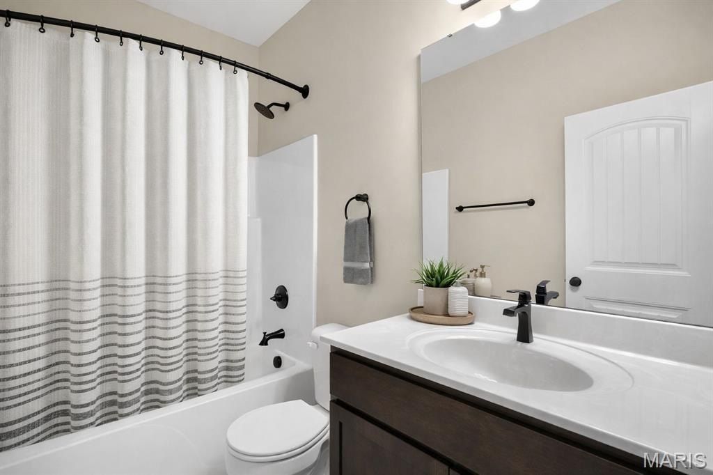 161 Pellins Court. Washington, MO 63090