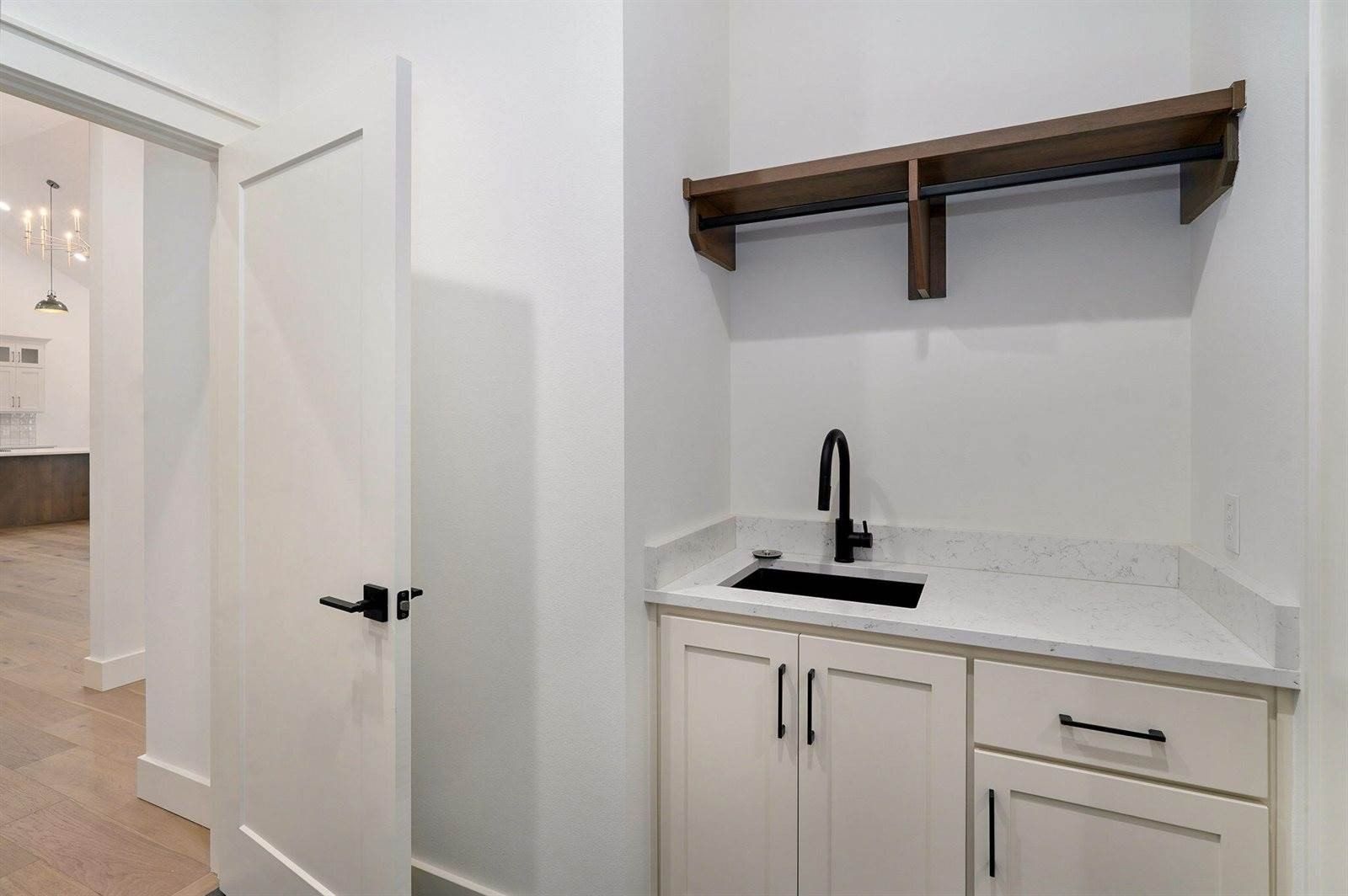 1702 East Cobblestone Drive. Ozark, MO 65721