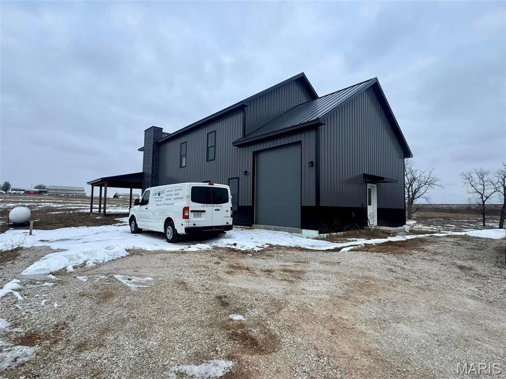 4727 Walnut Creek Drive. Palmyra, MO 63461