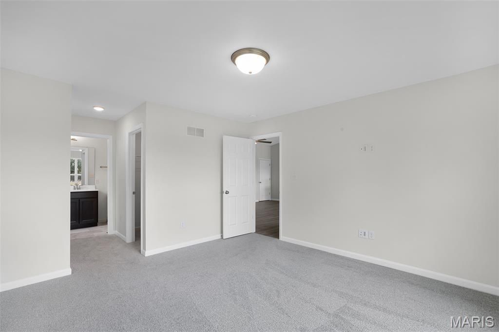 Fernau Court. Florissant, MO 63031