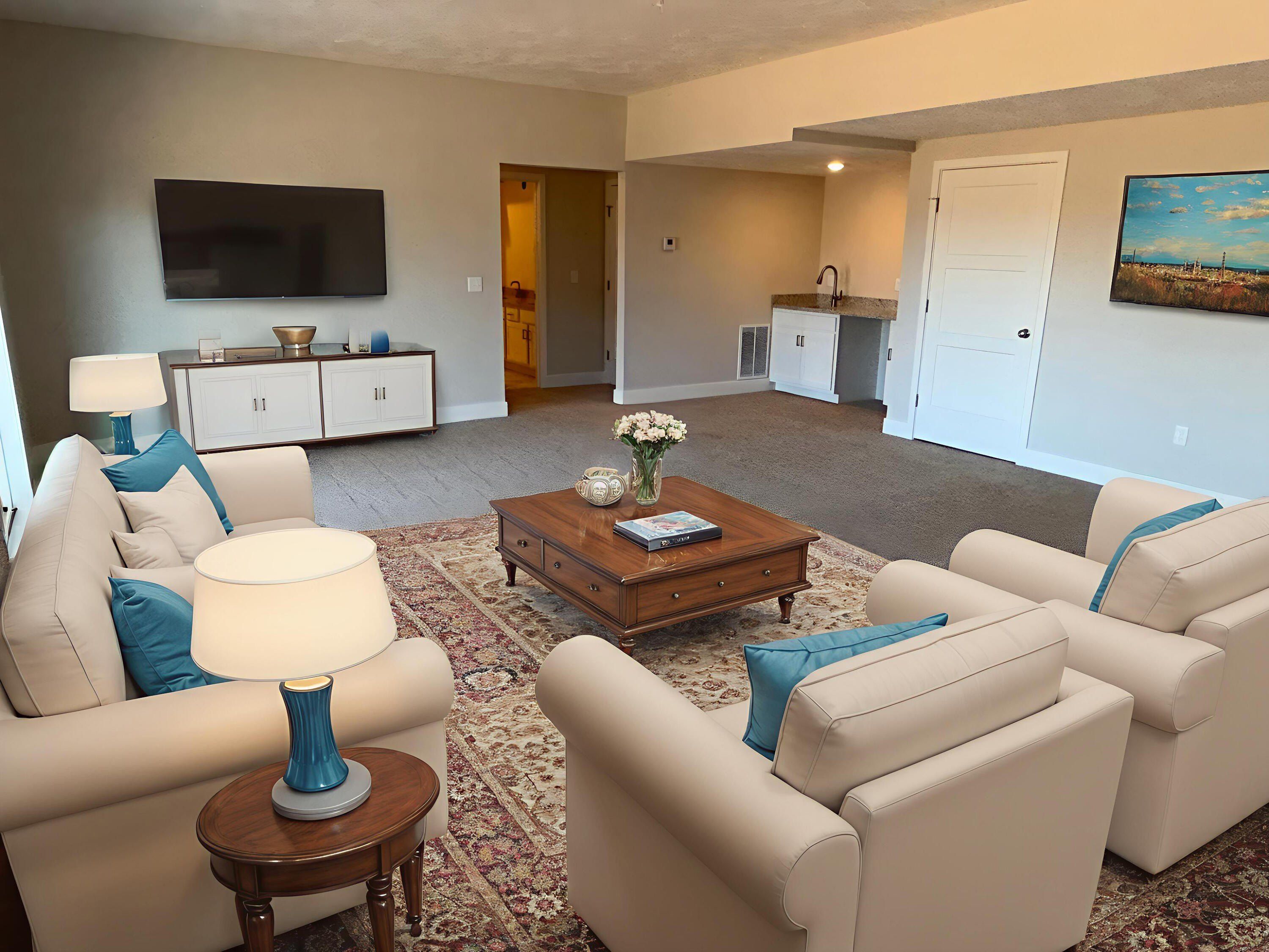 1281 N Maxine Avenue. Nixa, MO 65714