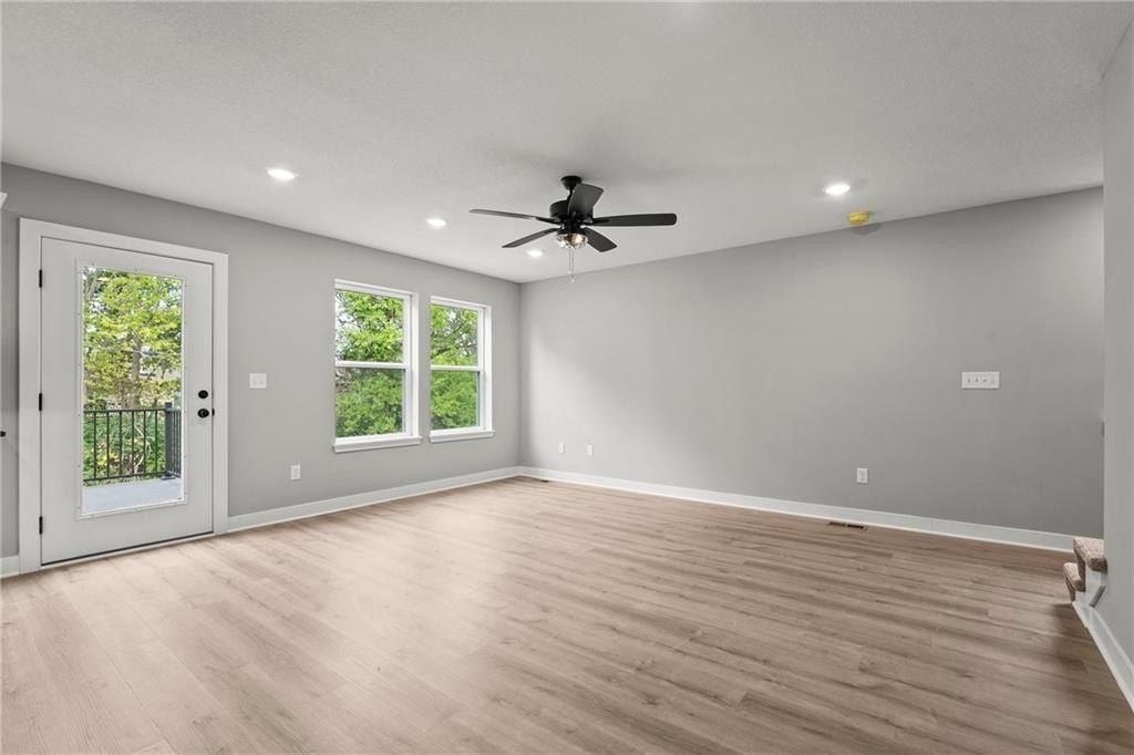 11226 N Oak Trafficway. Kansas City, MO 64155