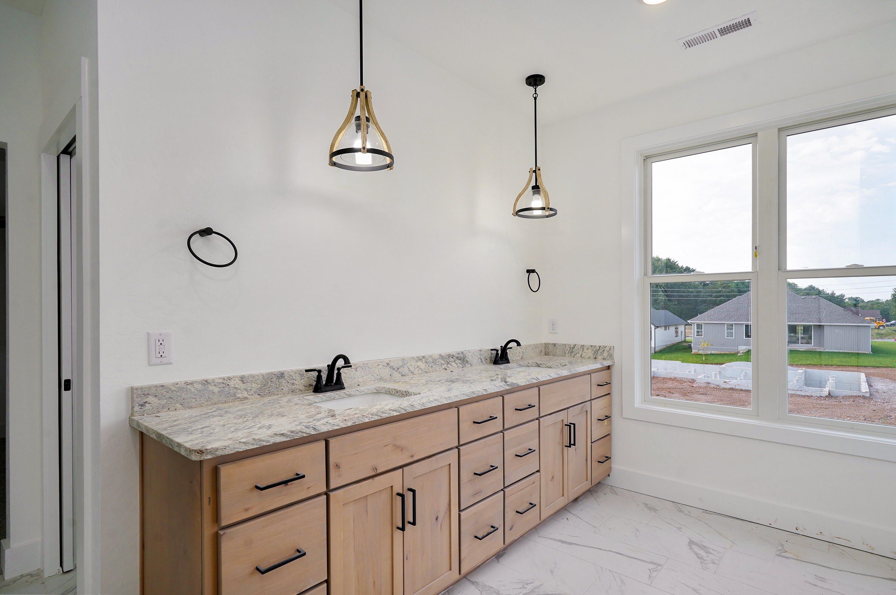 3039 W Teton Drive. Springfield, MO 65810