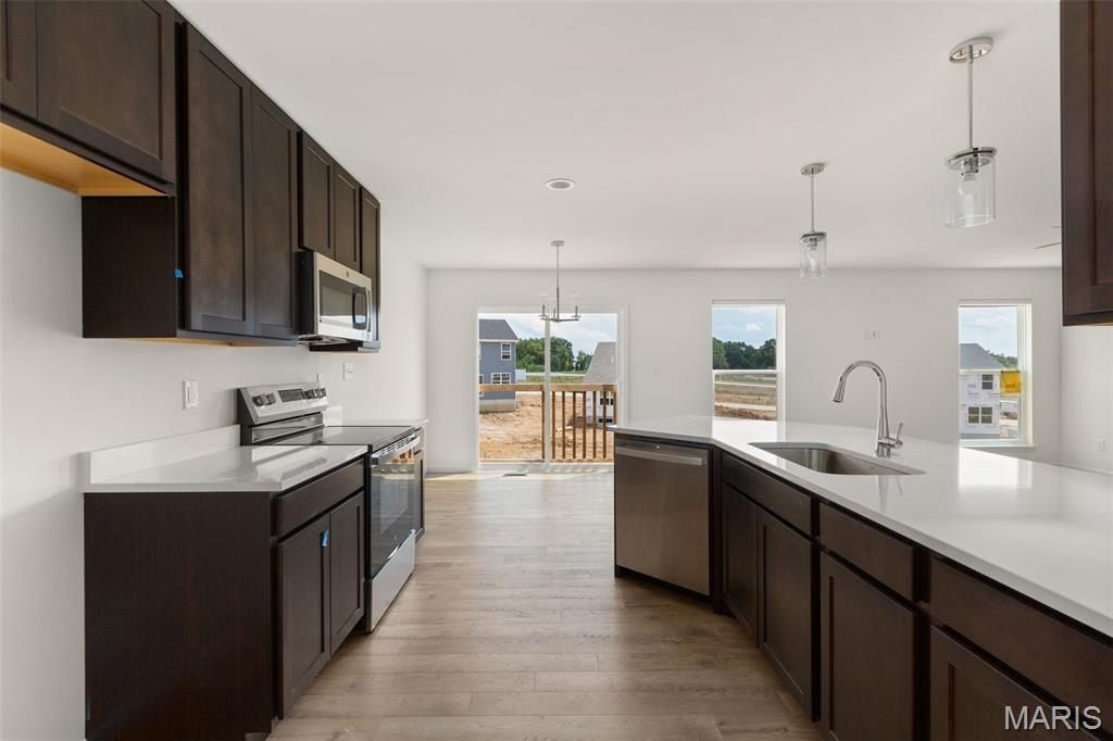 33 Fairmount Grove Drive. St Peters, MO 63376