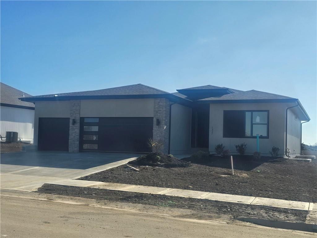 1227 Larkspur Place. Raymore, MO 64083