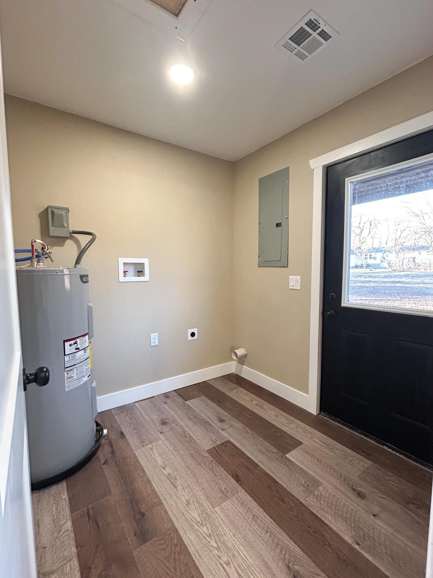 123 W Cofield Street. Aurora, MO 65605