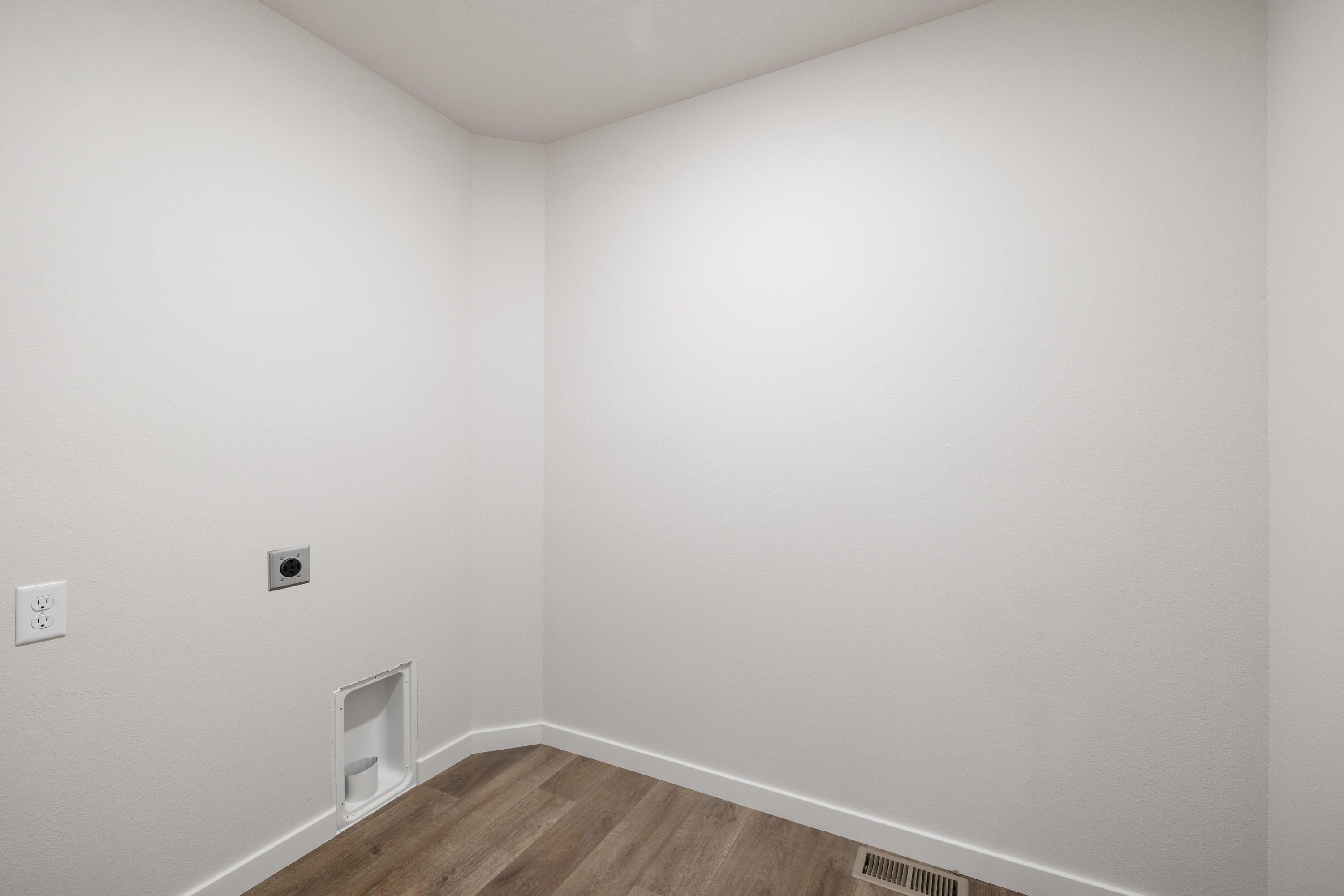 1696 Cash Dr. Mount Vernon, MO 65712