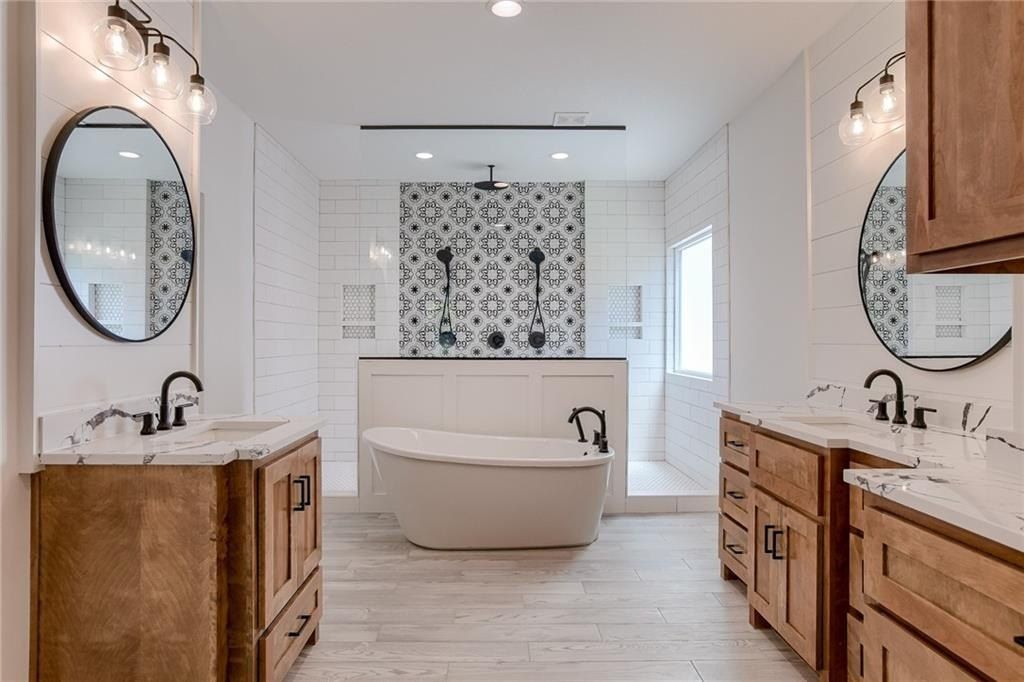 4709 Nw Sienna Ridge. Riverside, MO 64150