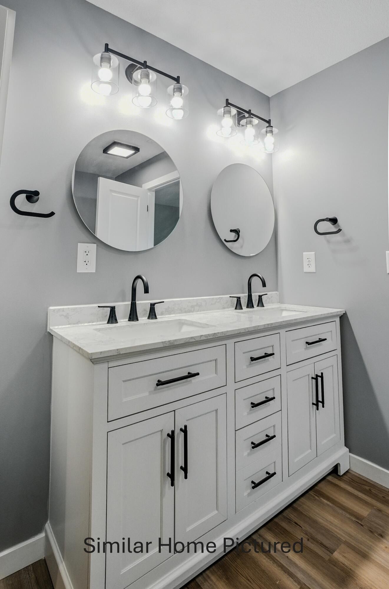 1355 E Bias Lane. Centralia, MO 65240