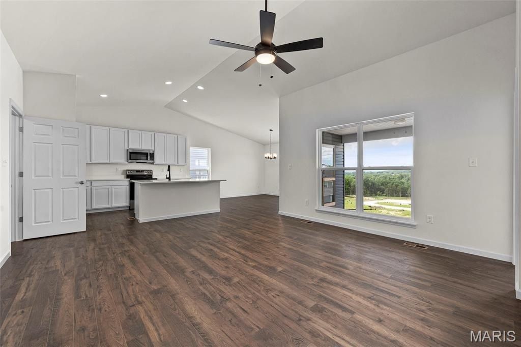 16777 Pebble Stone Drive. Florissant, MO 63031