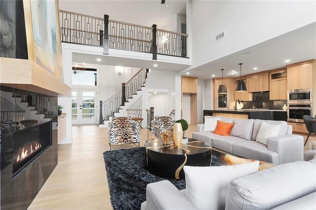 2033 Sw Red Barn Road. Lees Summit, MO 64082