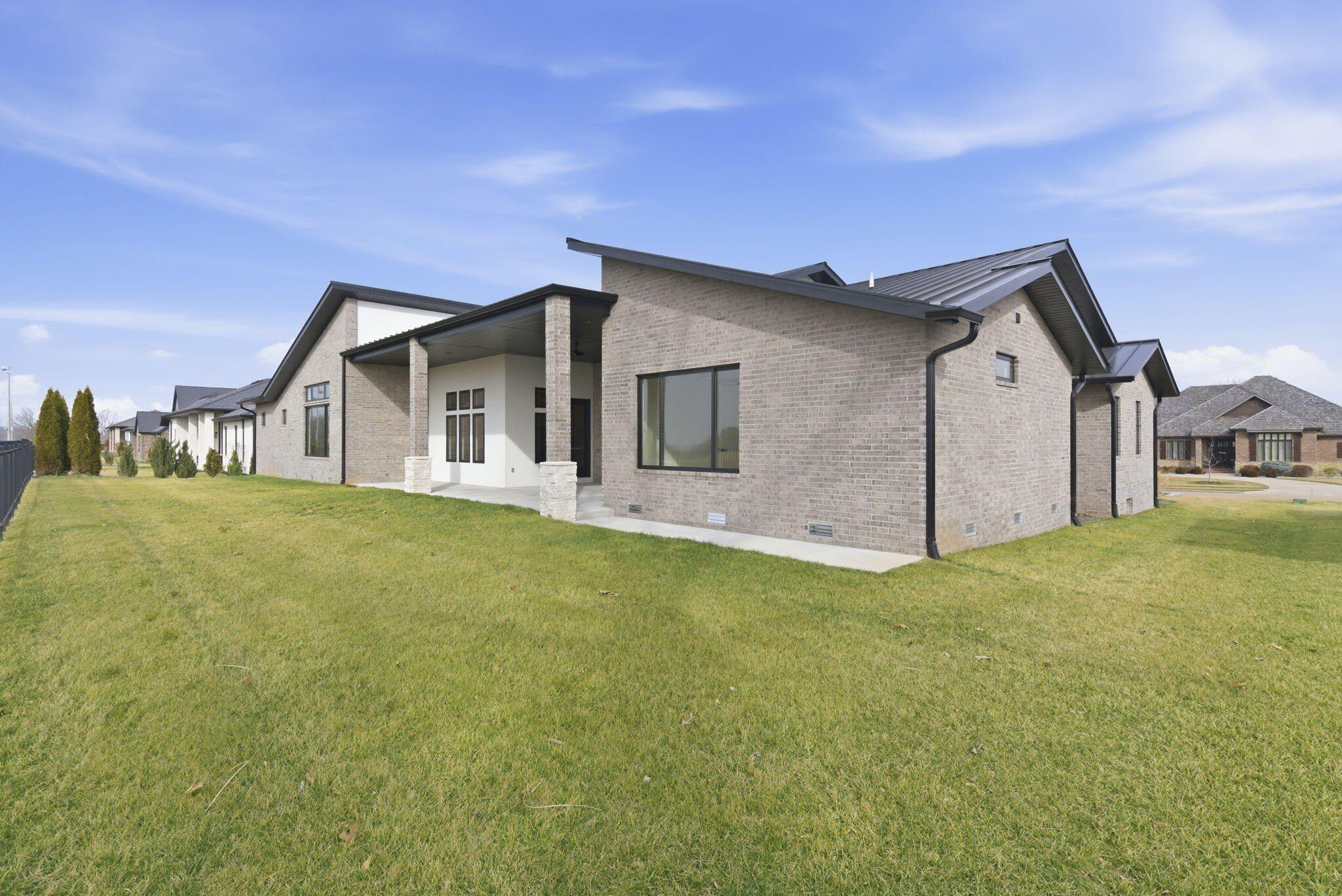 3980 E Dunrobin Drive. Springfield, MO 65809