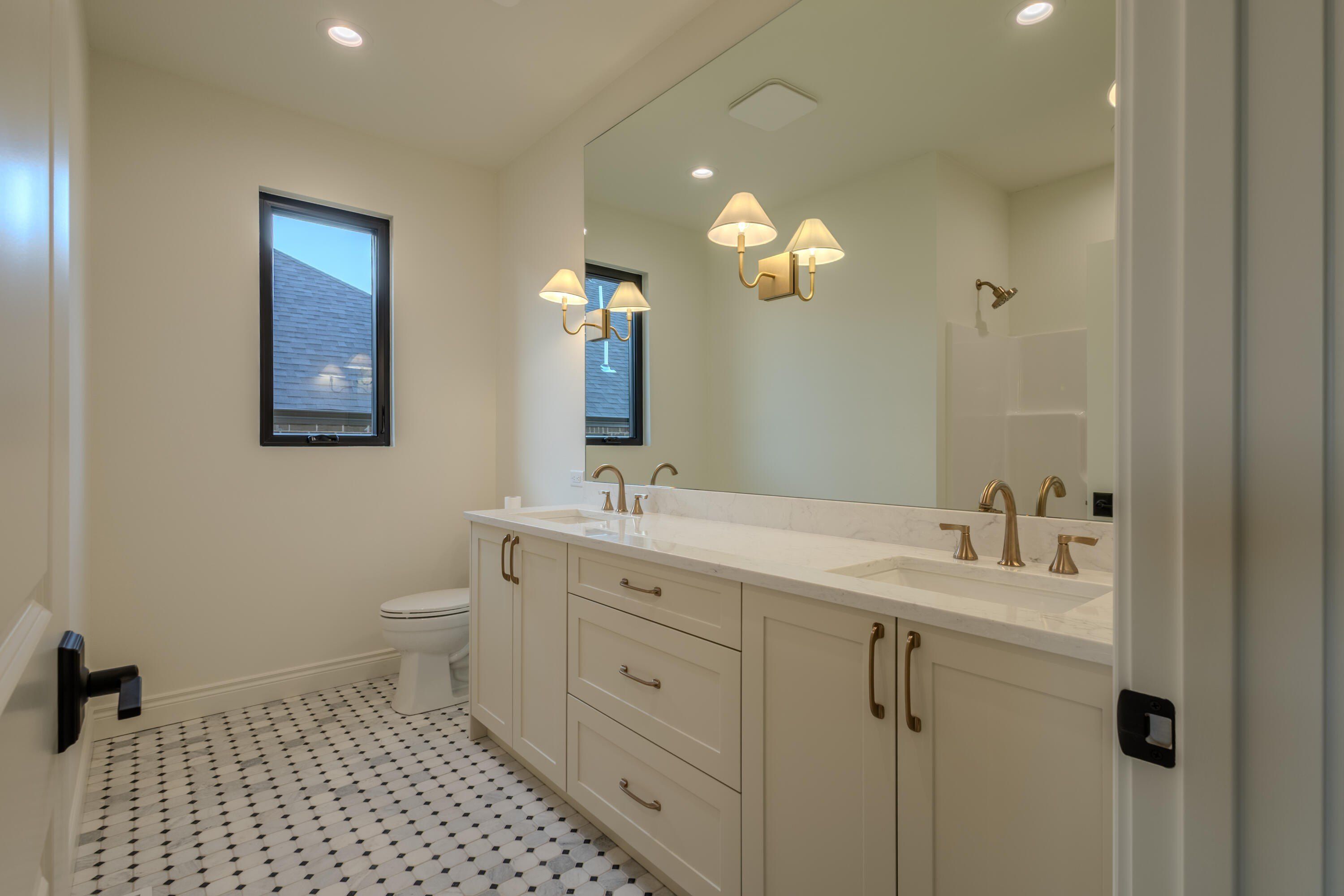 2157 N Silver Charm Avenue. Springfield, MO 65802