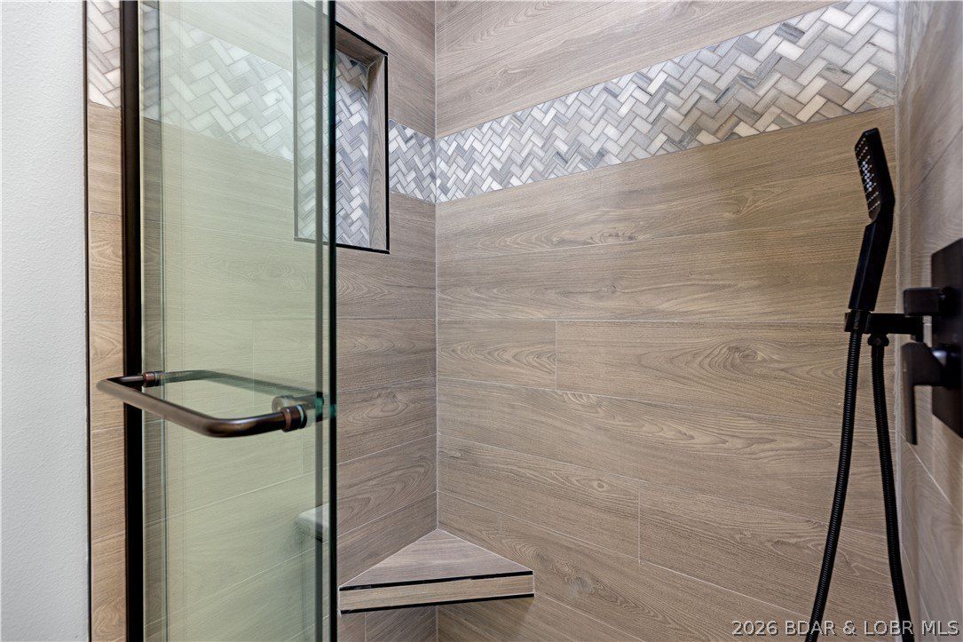 29 Forest Trace. Sunrise Beach, MO 65079