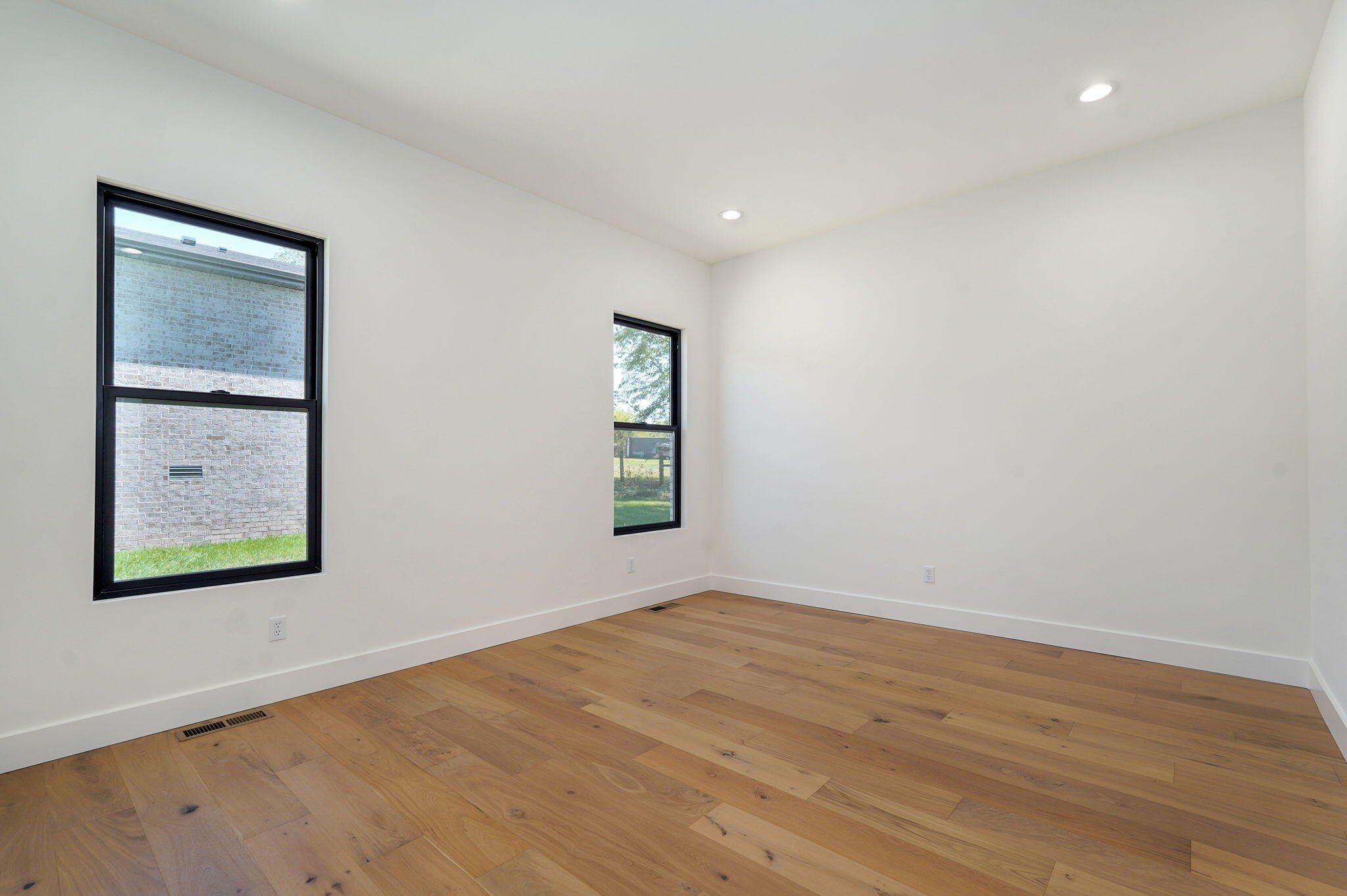 1676 E Cobblestone Drive. Ozark, MO 65721