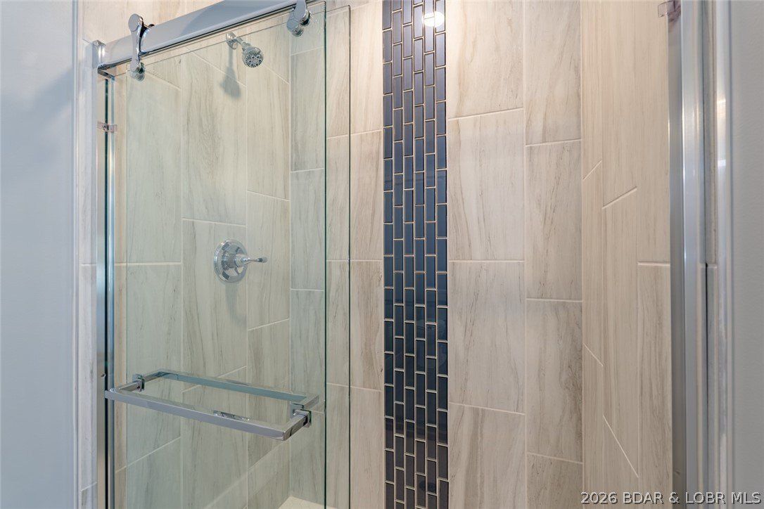 289 Adrian Lane. Climax Springs, MO 65324