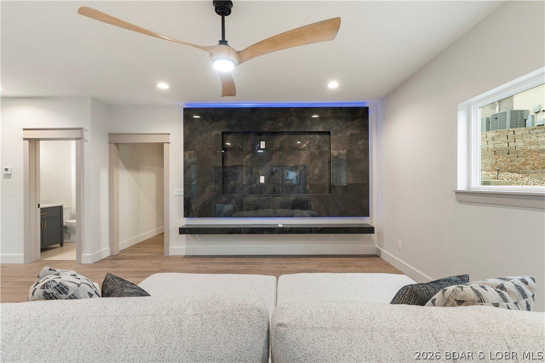 154 Via Cresta Drive. Sunrise Beach, MO 65079