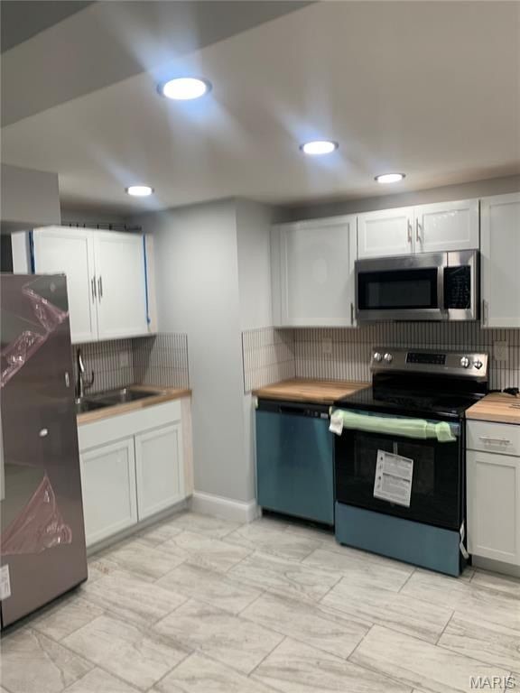 52 Marquette Drive. Florissant, MO 63031