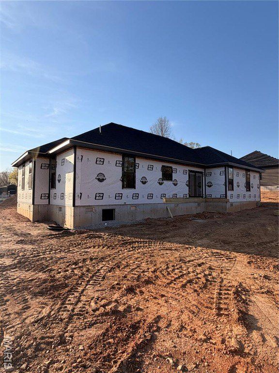 2228 Cherry Blossom Circle. Lebanon, MO 65536