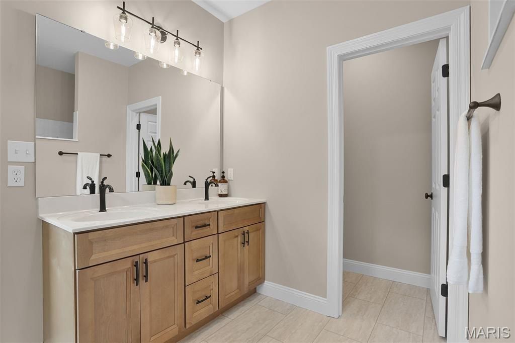 98 Fiddlers Close. Washington, MO 63090