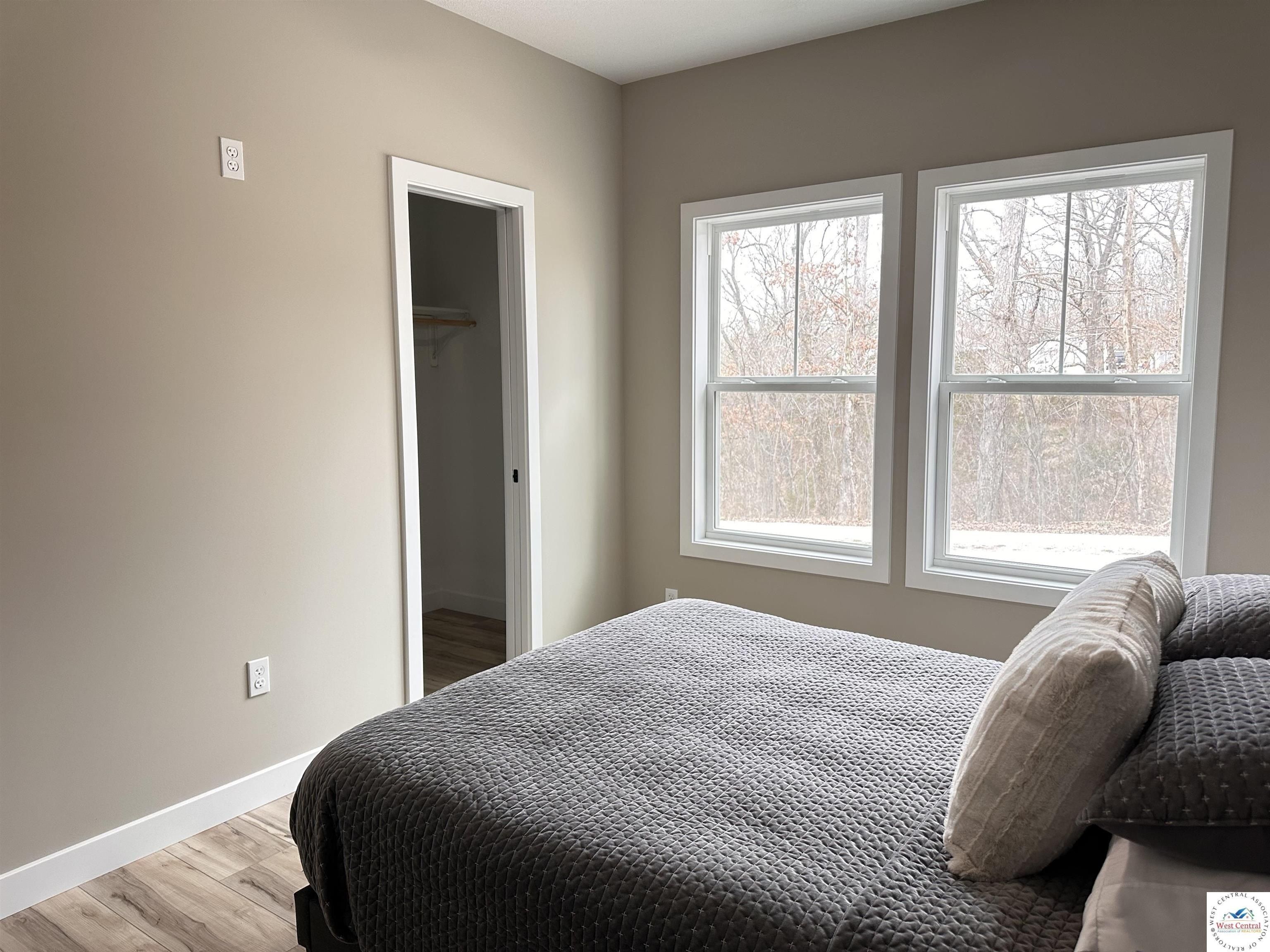 28927 Benton House. Warsaw, MO 65355