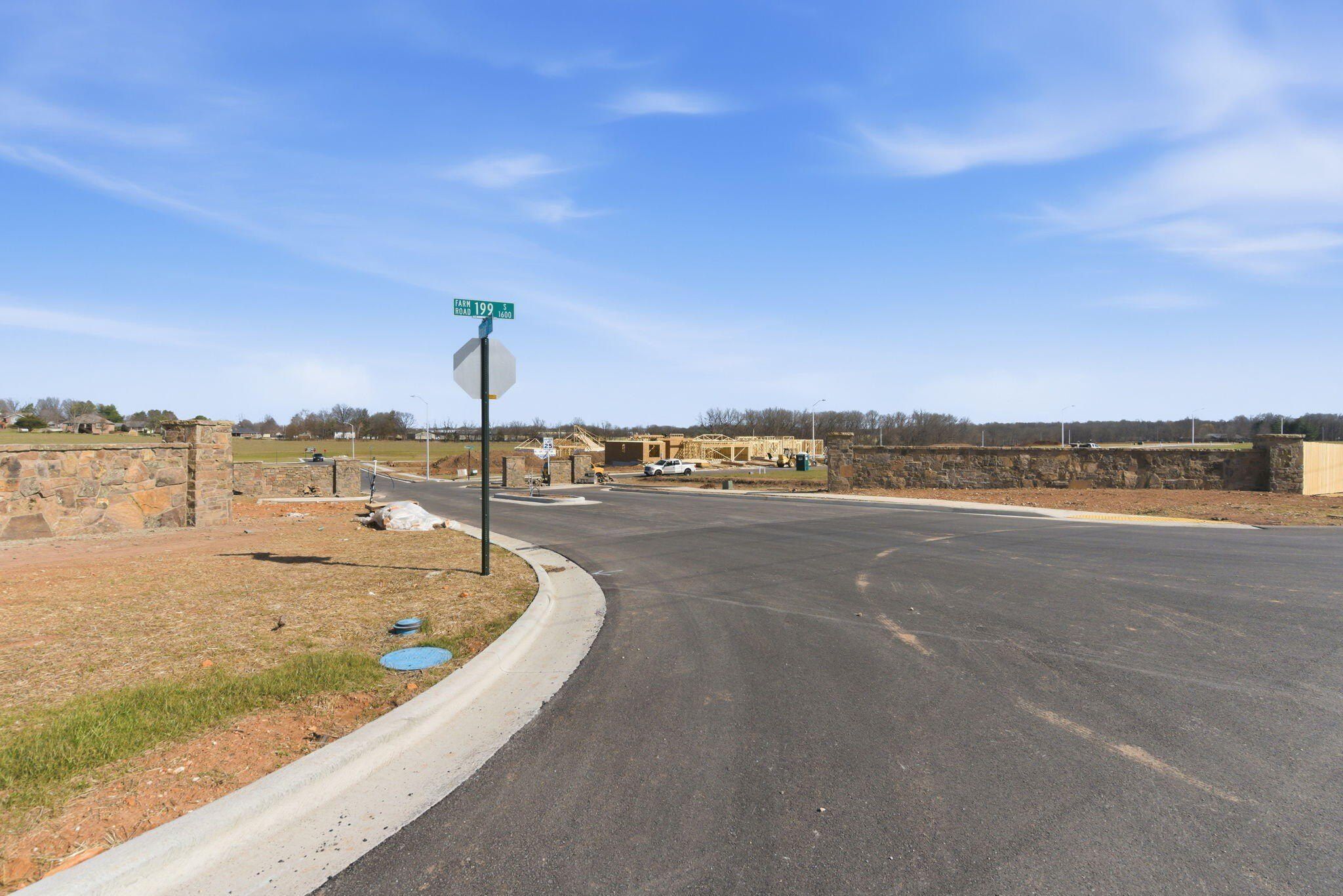 1634 S Pinecone Path. Springfield, MO 65809