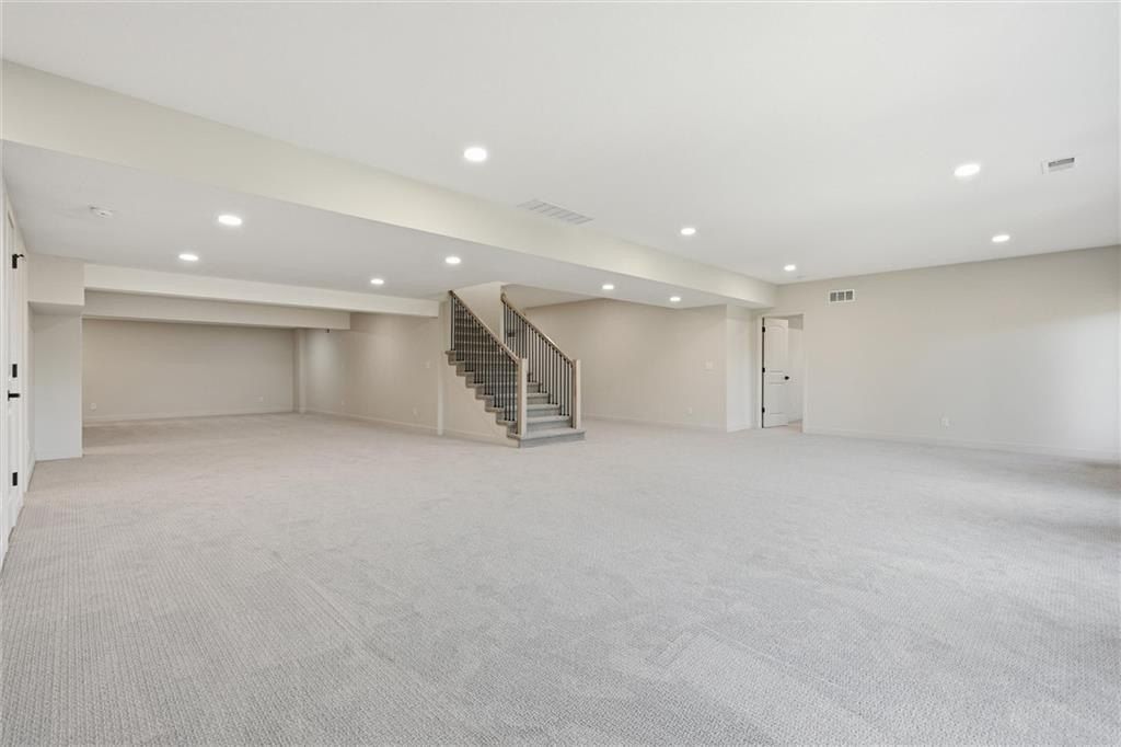 1412 Ne Ernest Way. Lees Summit, MO 64086