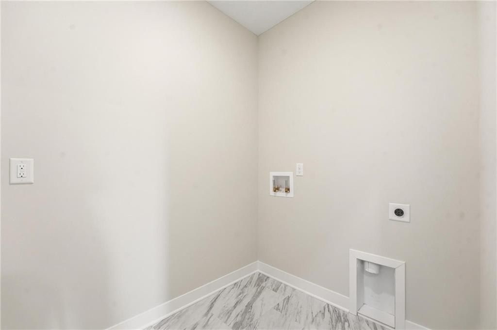 1505 Sw Meadowlark Court. Oak Grove, MO 64075