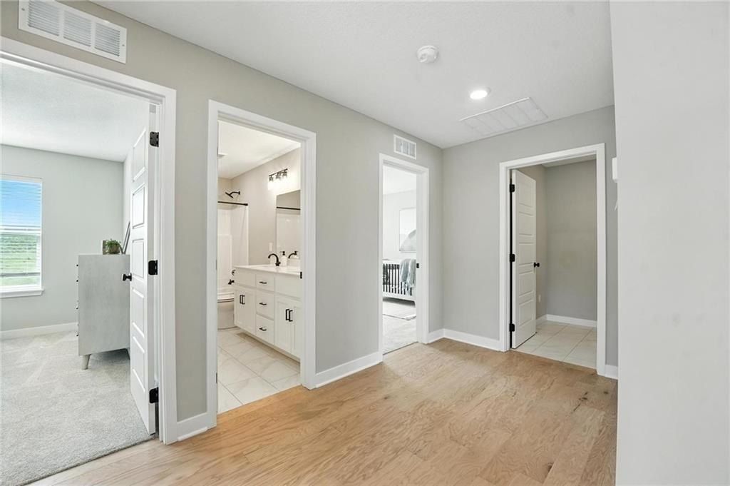 902 Sw Bluebird Lane. Oak Grove, MO 64075