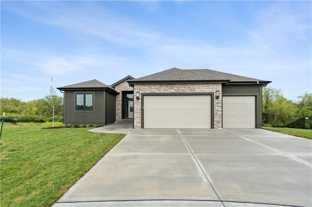 7810 Nw Cadwallder Street. Kansas City, MO 64152