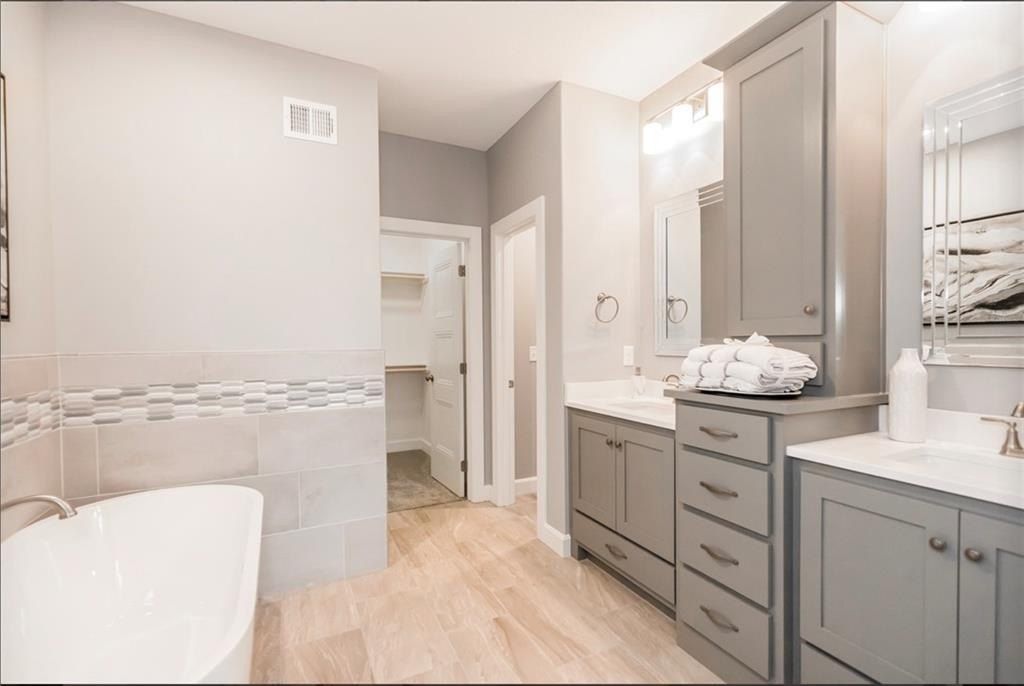 3137 Sw Summit View Trail. Lees Summit, MO 64082