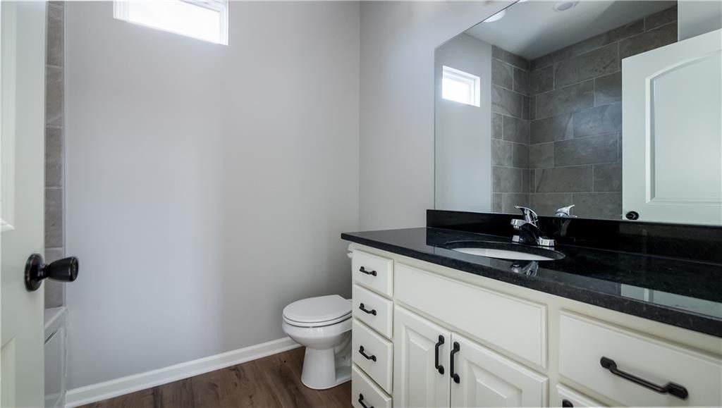 1405 Ne White Oaks Lane. Oak Grove, MO 64075