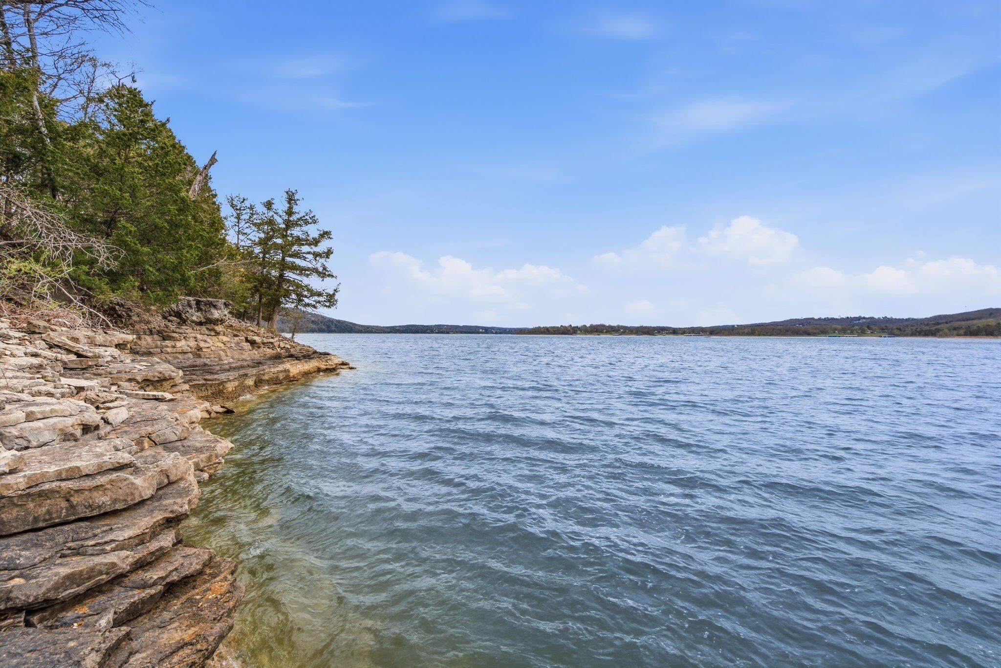 361 Sunrise Bluff. Lampe, MO 65681