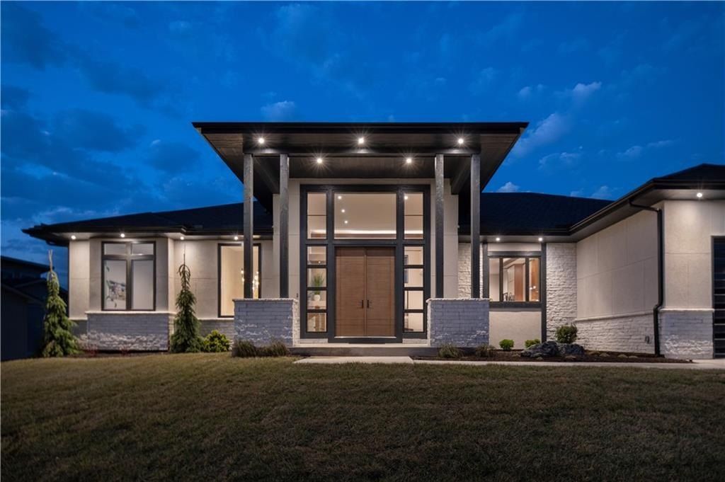 2270 Nw Palisades Drive. Riverside, MO 64150