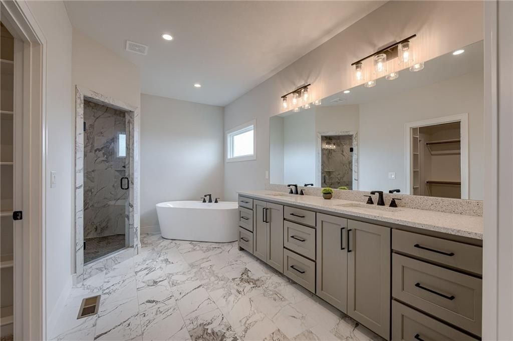 2717 Ne 91St Place. Kansas City, MO 64156