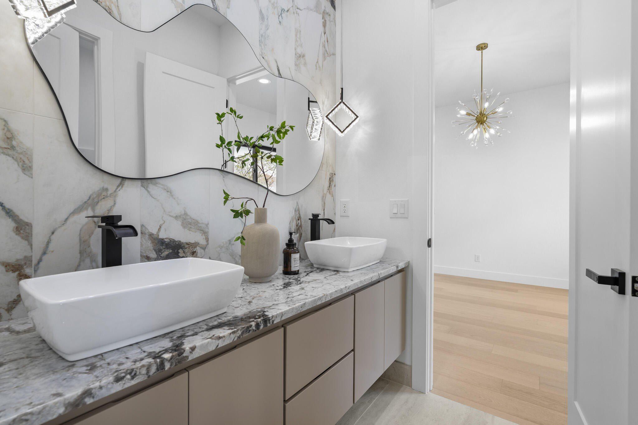 2543 E Theran Avenue. Springfield, MO 65803