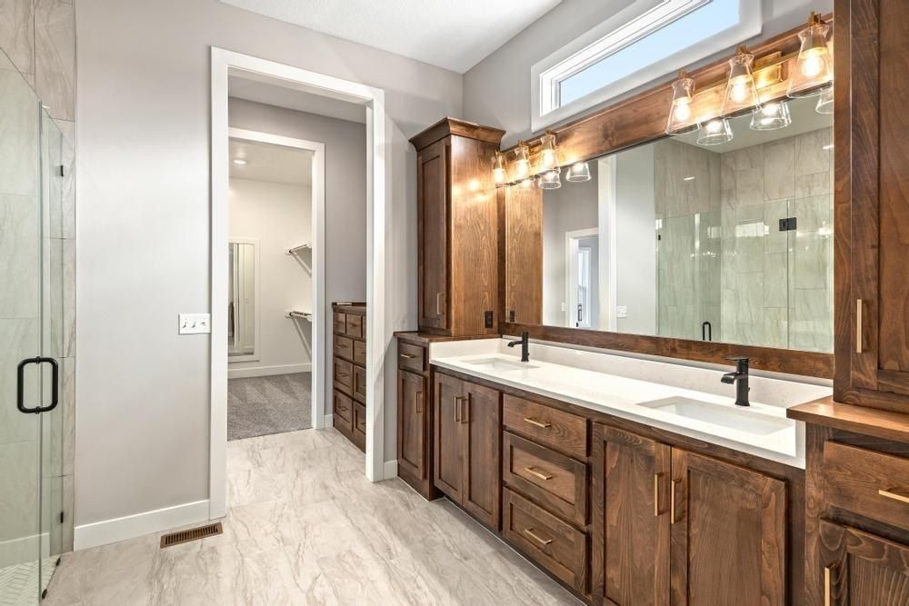 4840 Nw Huonker Court. Riverside, MO 64150