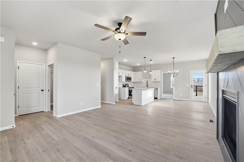 3001 Nw 96Th Terrace. Kansas City, MO 64154