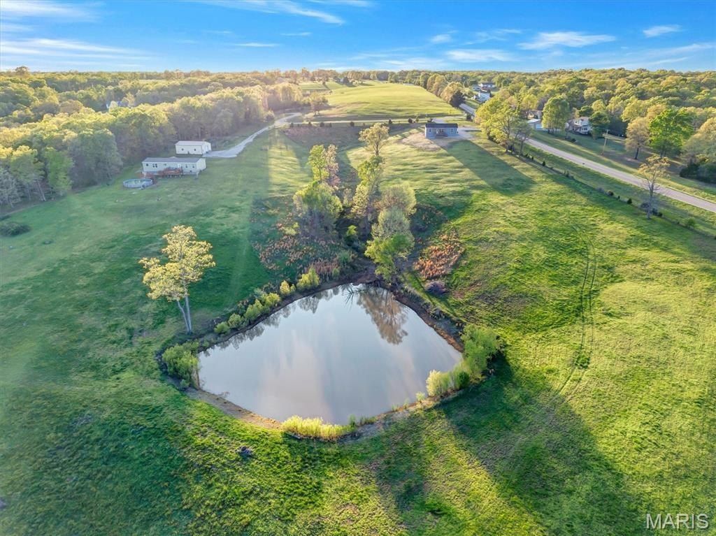 10025 Gingham. Richwoods, MO 63071