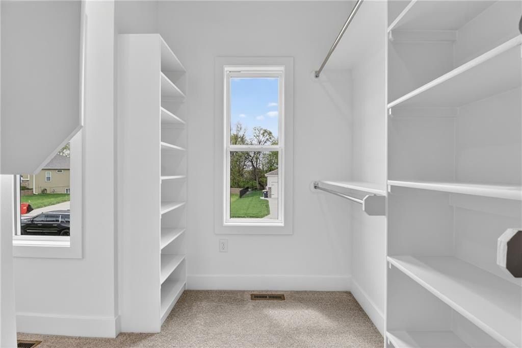 806 W Shawhan Parkway. Lone Jack, MO 64086